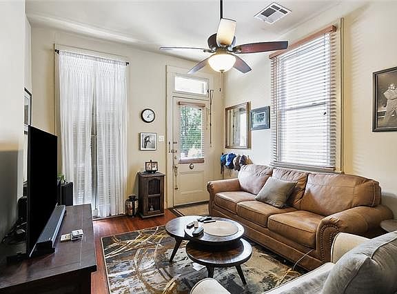 2nd image of 1104 Jena St