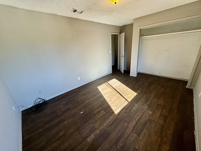 5113 Sierra - 3 — Photo 16