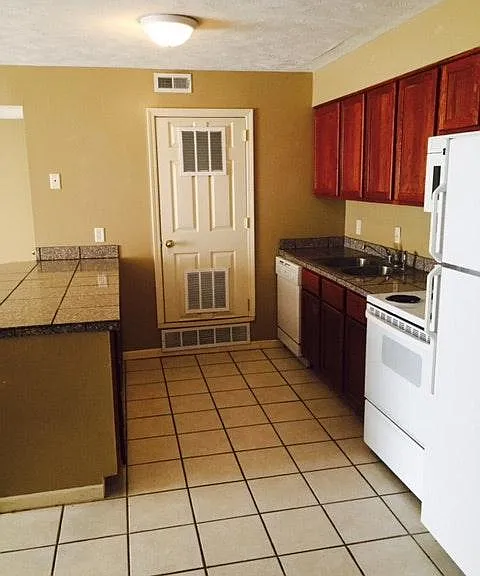4320 Edison Cir — Photo 4