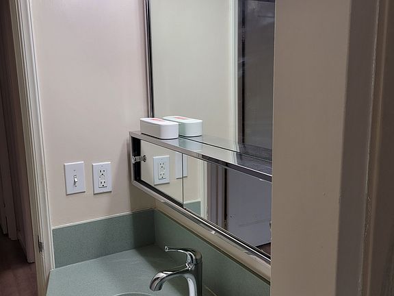 2nd image of 860 Pine Ave