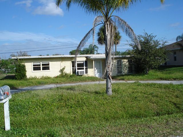 2nd image of 908 Saeger Ave