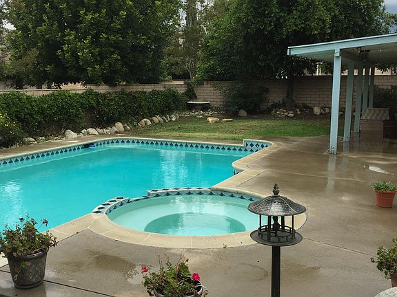4th image of 2451 Bonnie Brae Ave