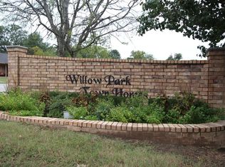 300 Hilltop St APT 33, Lindale, TX 75771