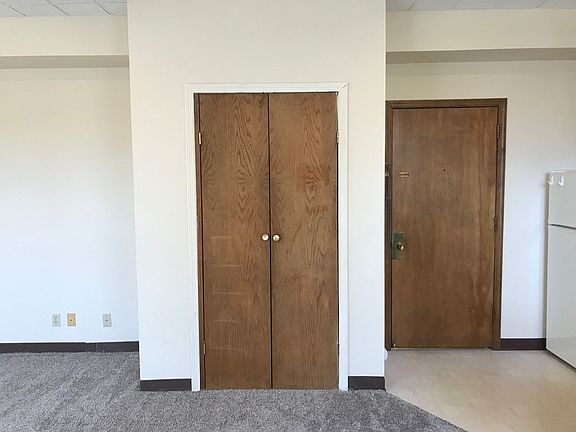 2nd image of 1233 N Marshall St #385