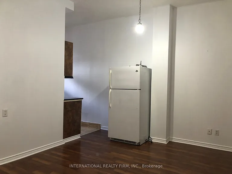 1272 Danforth Ave #MAIN — Photo 2