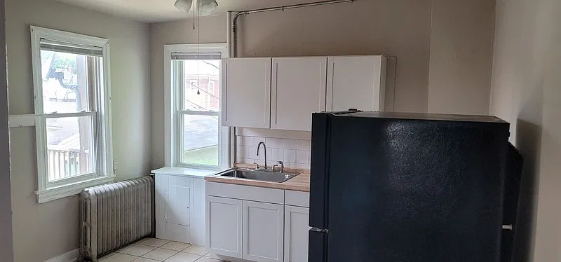 3 bed, 1.0 bath, 1200 sqft, $1,295 — Photo 4