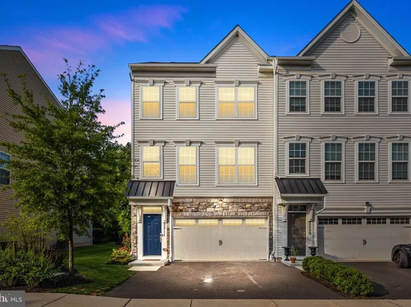 2211 Evin Dr, Warrington, PA 18976