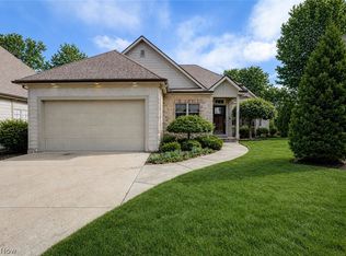 9 River Side Dr, Rocky River, OH 44116