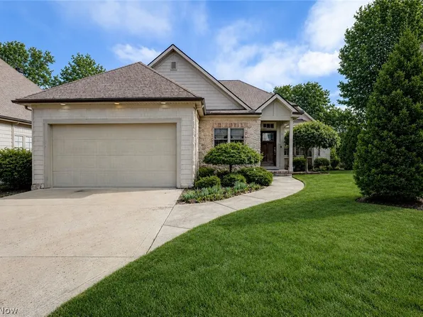 9 River Side Dr, Rocky River, OH 44116