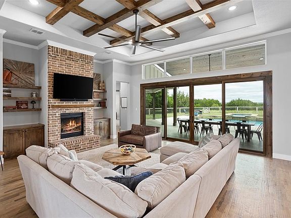 3rd image of 212 Canyon Lake Dr