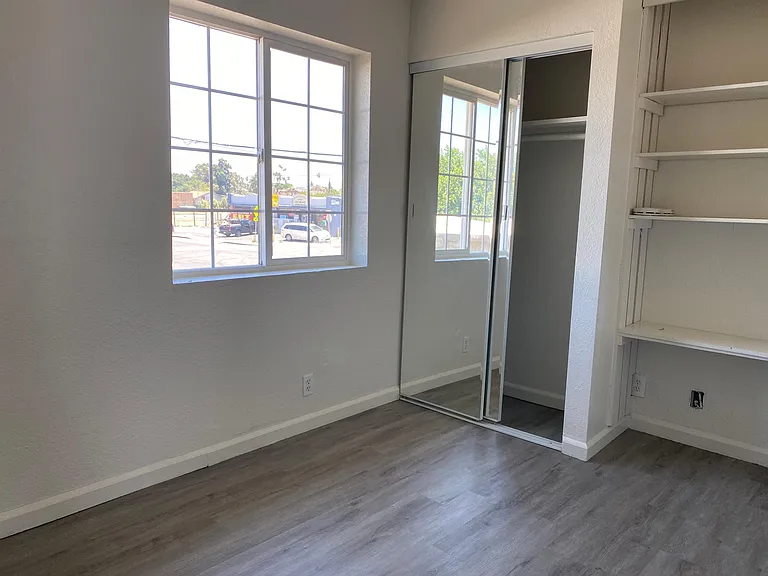 10 Highway Ave — Photo 34