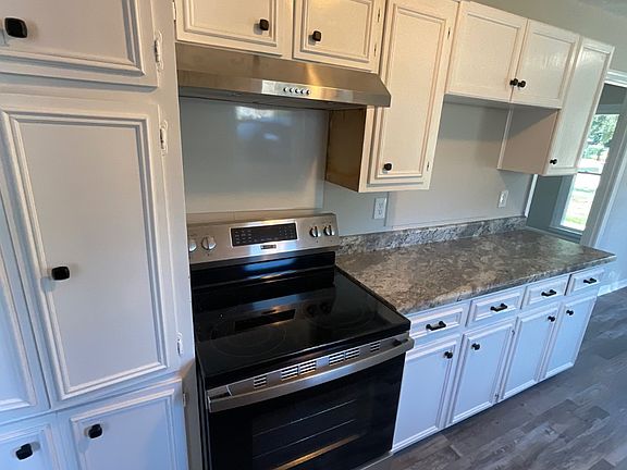 5th image of 445 Derby Ln