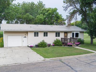 218 Oliver Ave N, Center, ND, 58530