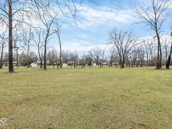 3rd image of 8537 Railroad Rd