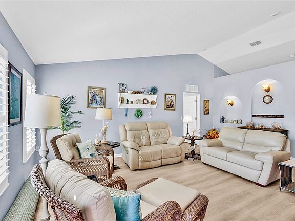 4th image of 1385 Haverford Ln