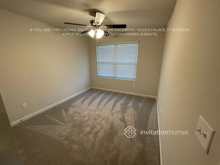 555 Torrey Pines Ln — Photo 8