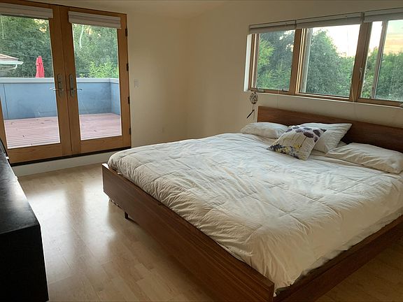3rd image of 3055 Carnegie Dr
