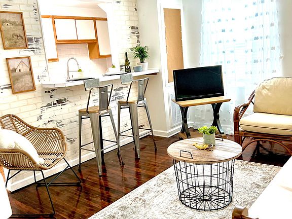4th image of 107 Riverview Dr #10