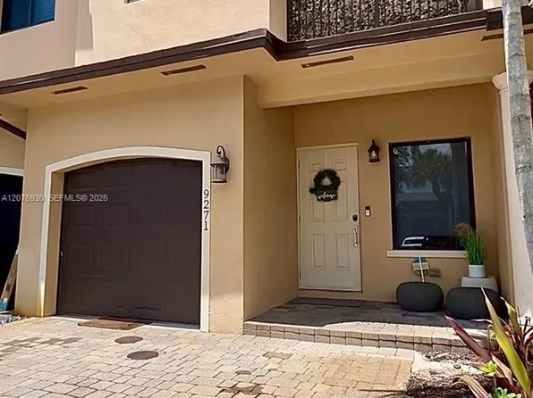 9271 SW 16th Ct, Hollywood, FL 33027