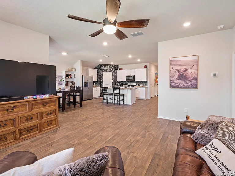 723 Armadillo Dr — Photo 12