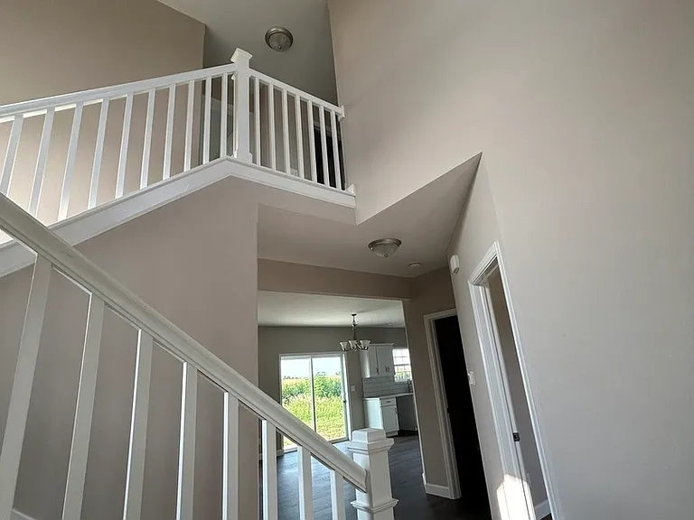 1504 Warwick Dr — Photo 4