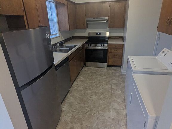 5th image of 25 Maplewood Ct APT C
