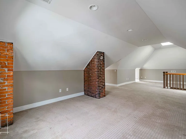 216 W. Hubbard Ave — Photo 35