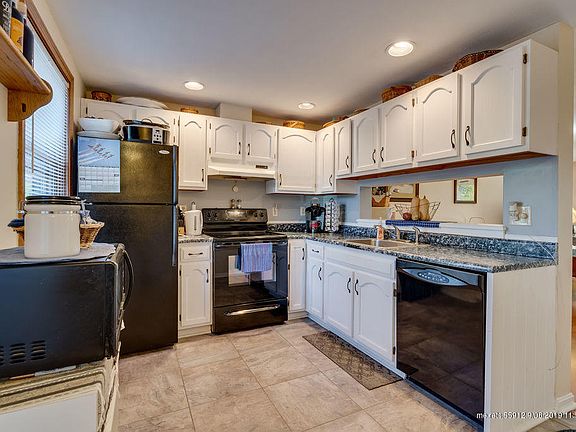 3rd image of 125 Portland Ave APT 25