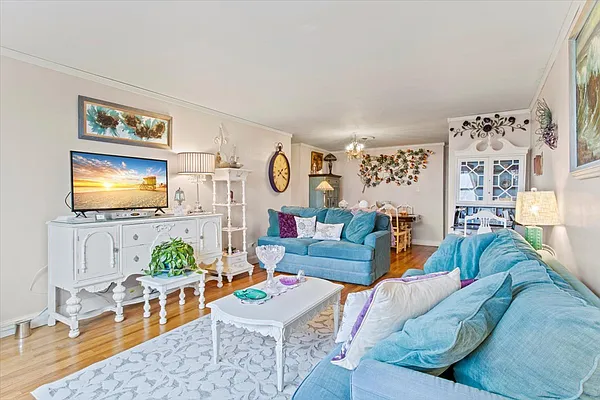 Sold by Compass | media 1