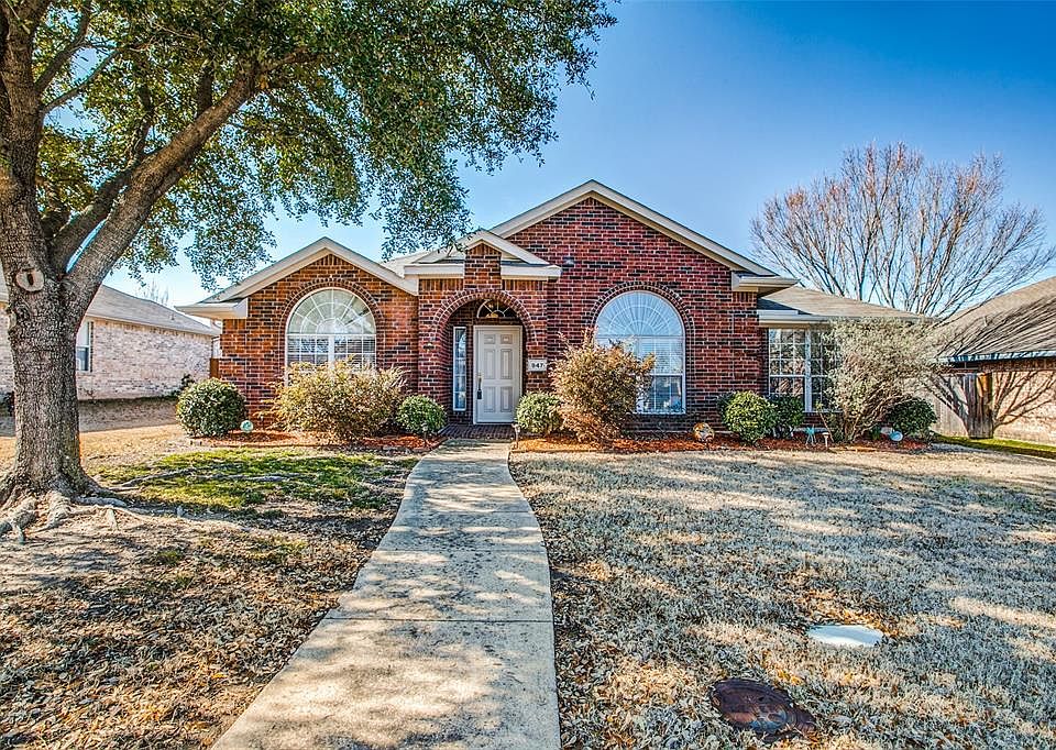1st image of 947 Dogwood Ln