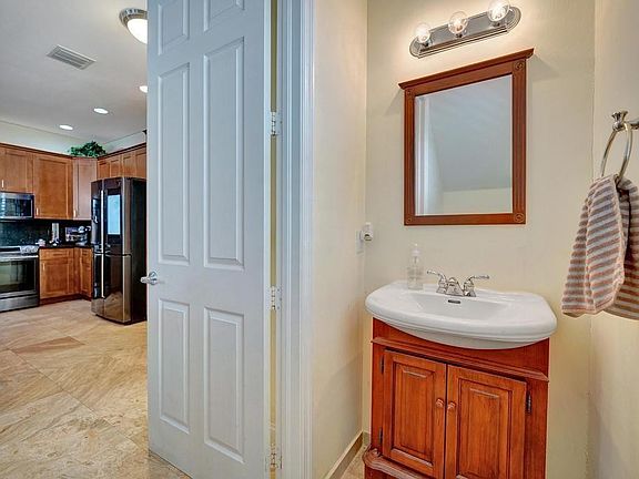 5th image of 2515 NE 18th St
