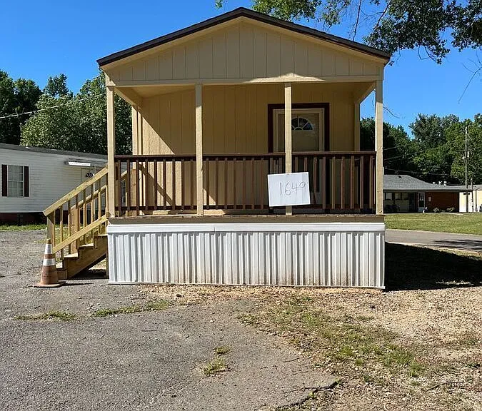 1649 Dena Dr — Photo 1