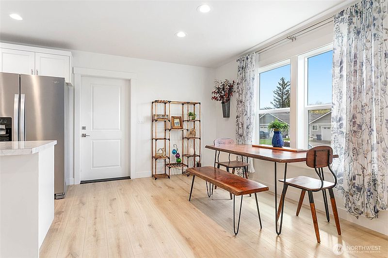 5th image of 226 Morton Street