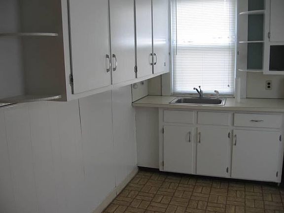 4th image of 23 Lemoyne St