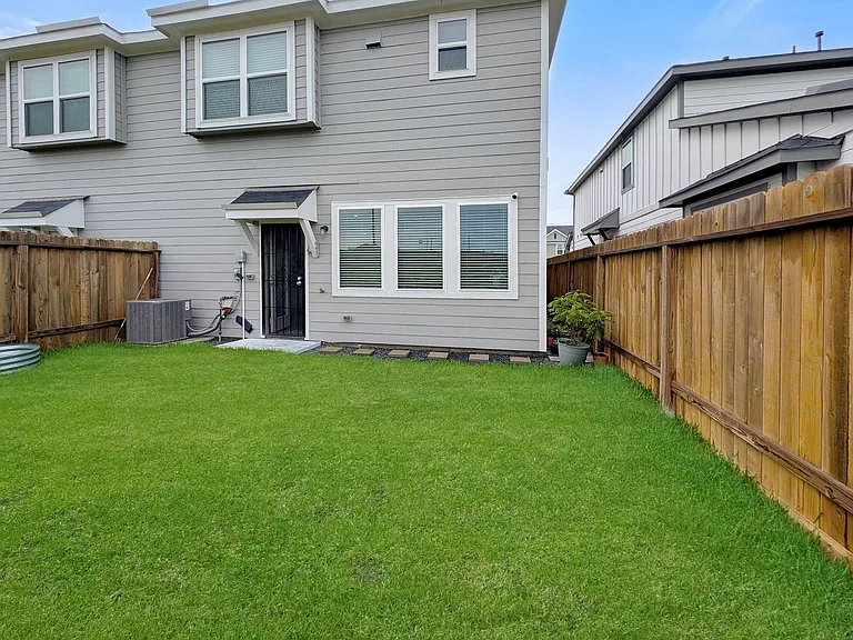 27939 Western Creek Ct — Photo 24