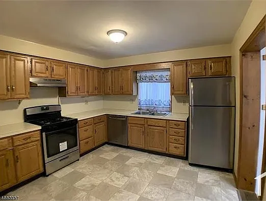 35 Belvidere Ave — Photo 5