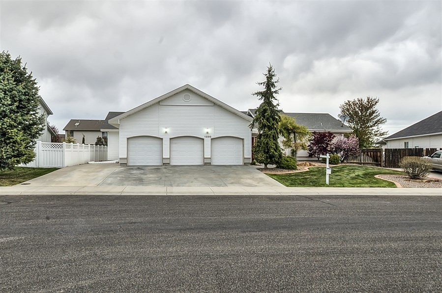 2nd image of 1200 E Basenji St