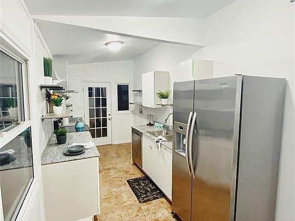 3rd image of 802 Seibert Ave
