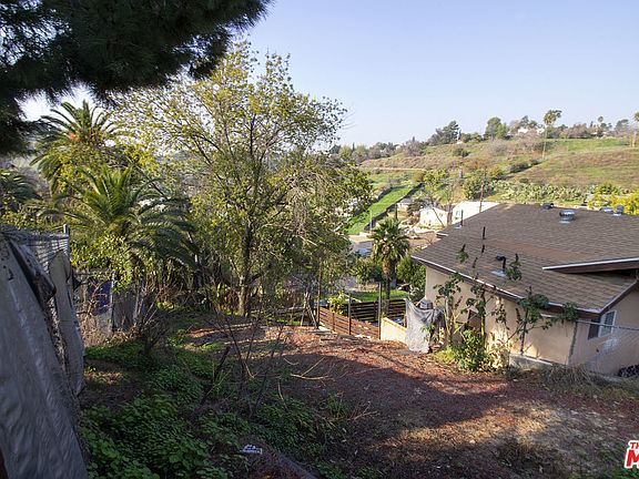 2nd image of 3423 Reynolds Ave