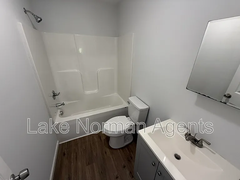 2320 Shade Tree St #1 — Photo 5