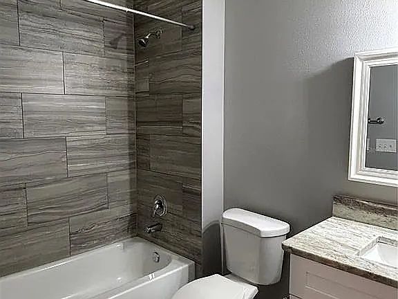 2nd image of 733 Lucaya Dr #B