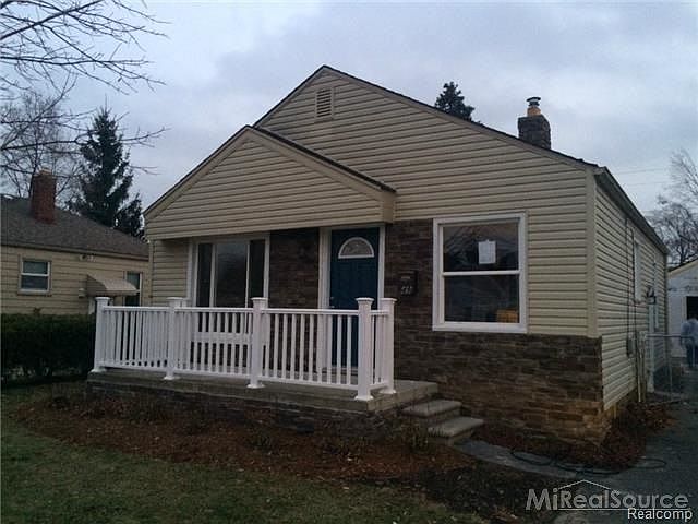 1st image of 49 Nakota St