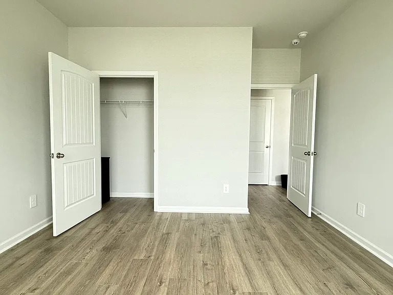 2042 Oak Pl — Photo 6