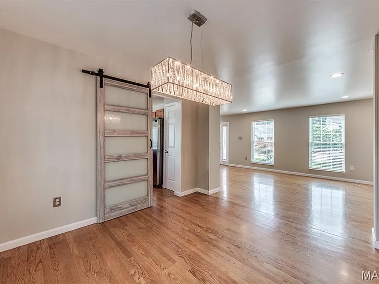340 Emmanuel Ct — Photo 11