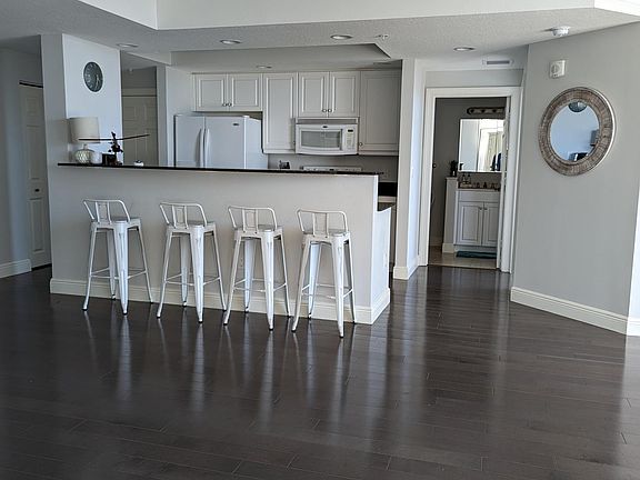 5th image of 800 N Tamiami Trl Unit 615