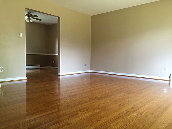 3rd image of 667 Bellaire Dr