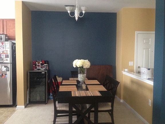 3rd image of 924 Southmoor Dr Unit 102