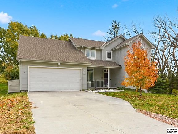 3rd image of 4702 Lakewood Dr