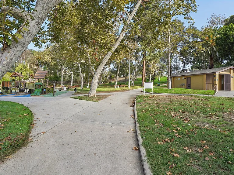 Ladera Apartments — Photo 27