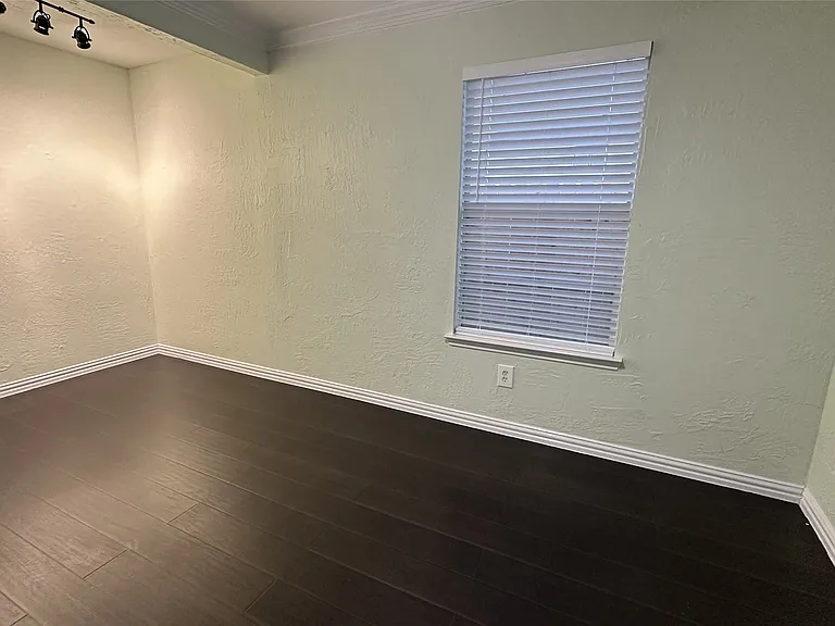13731 Biggs St — Photo 24